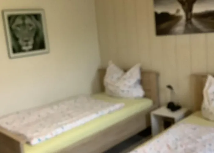 Schoenes Zimmer 1 Etage Inkl Parkplatz Nach Verfuegbarkeit